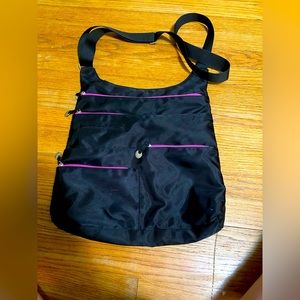 Travelon anti theft women’s crossbody bag